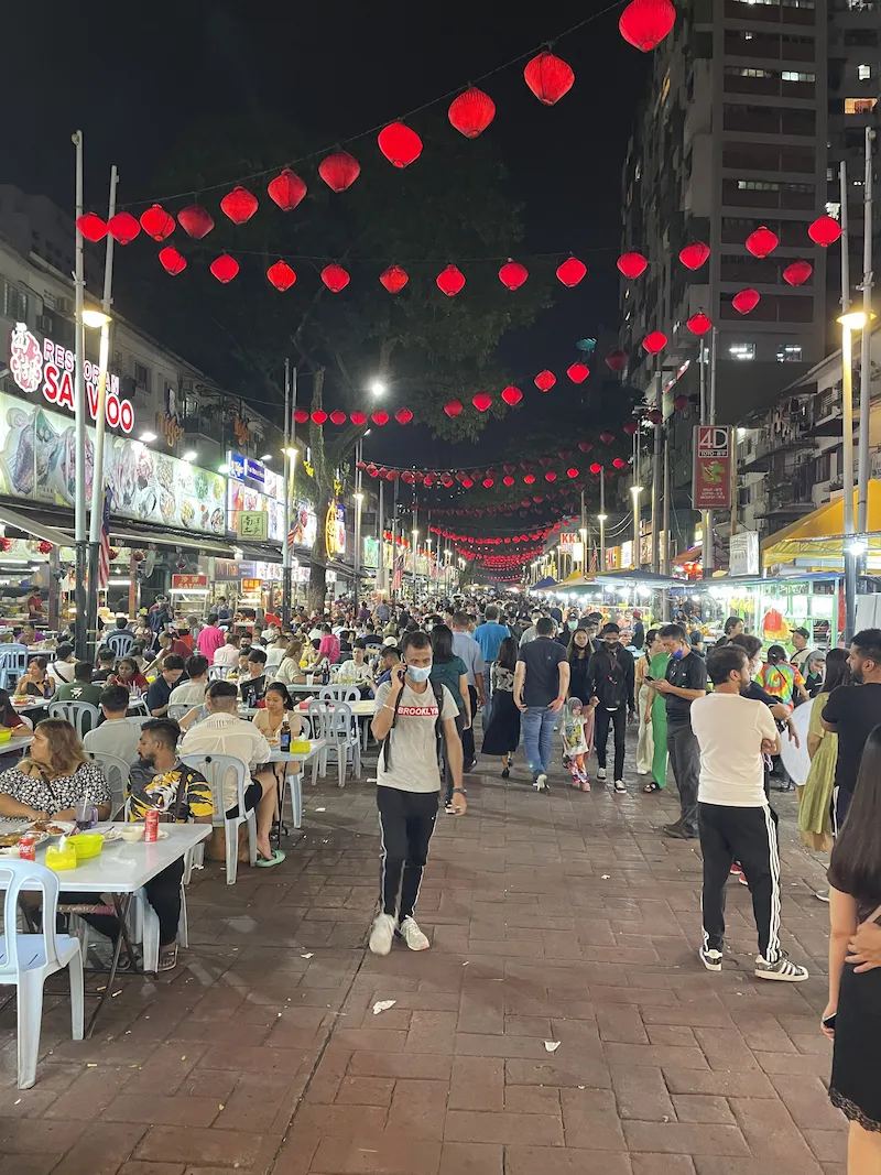 Buzzling Chinatown at night