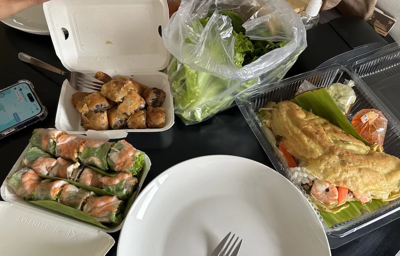 Fresh and fried spring rolls and Thai omelette