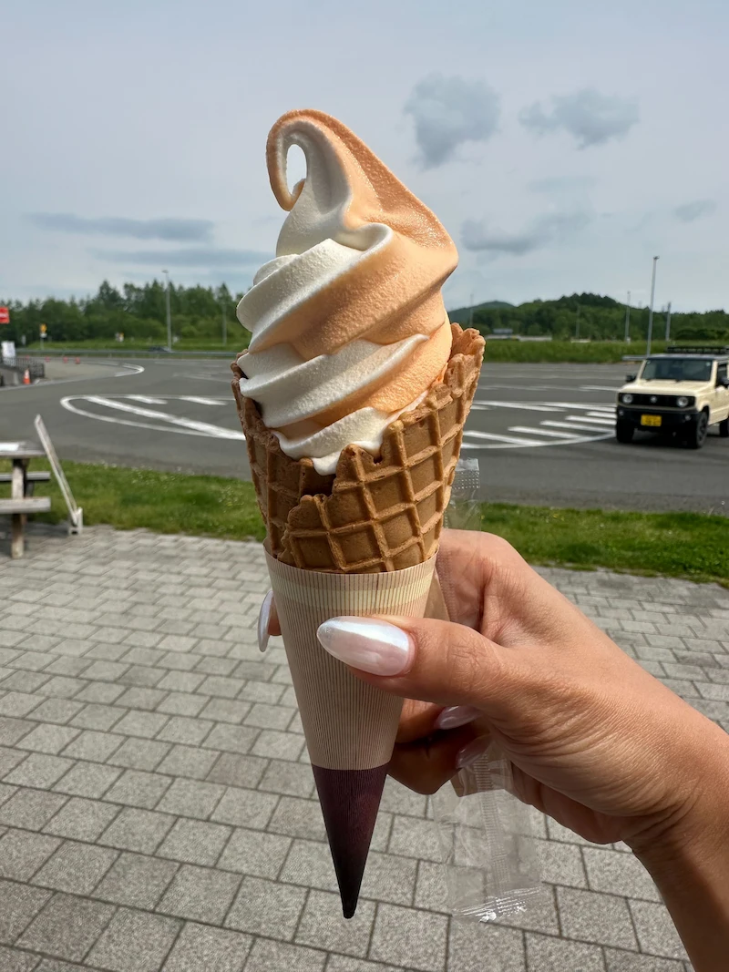 A swirl cone mixing original milk and melon flavor soft serve.